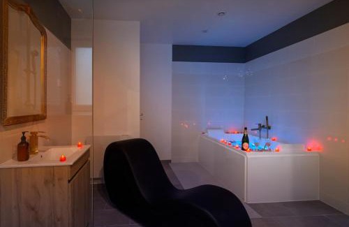 Quillan Apartment | Le bridgerlove Tantra Jacuzzi Unique