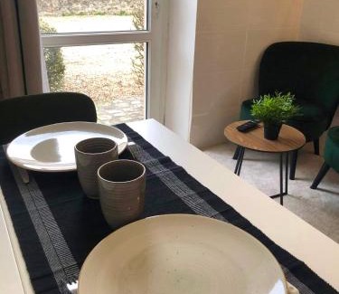 Chantiers Apartment | Le Buc - Gare Versailles Chantiers - Netflix