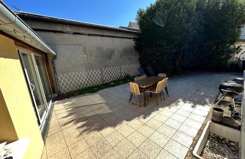 Pont-l'Eveque Apartment | Le Calme en Hyper-Centre