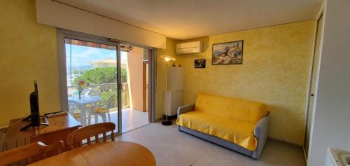 Frejus Port Apartment | LE CAPITOLE Vue mer Studio cabine 27m2 2 adultes 2 enfants avec climatisation et garage