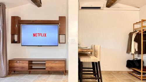 Mougins Apartment | LE CHÊNE - Studio Provençal à Mougins - AC - Wifi - Parking Gratuit -