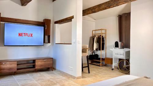 Mougins Apartment | LE CHÊNE - Studio Provençal à Mougins - AC - Wifi - Parking Gratuit -