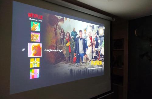 Evreux Apartment | Le Chalet romantique en montagne, SPA, Écran cinéma, Lit king size, day use, 5min centre