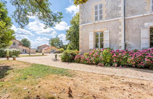 Sainte-Cecile Bed & Breakfast | Le Chateau De Bellevue