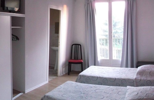 Bourg-de-Thizy Hotel | Le Clos Fleuri