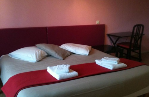Bourg-de-Thizy Hotel | Le Clos Fleuri
