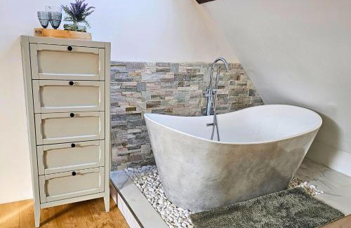 Saint-Yrieix-la-Perche Bed & Breakfast | Le Cocon - Domaine du Vertendre