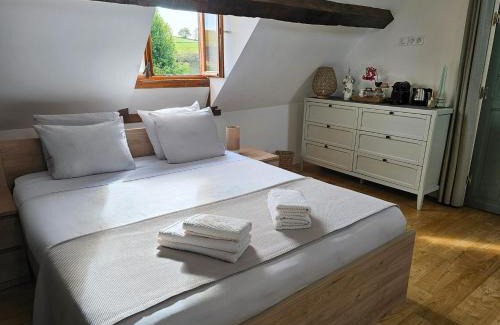Saint-Yrieix-la-Perche Bed & Breakfast | Le Cocon - Domaine du Vertendre