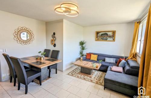 Fleury-les-Aubrais Apartment | Le Cocon - Lumineux - Grande TV - Parking gratuit