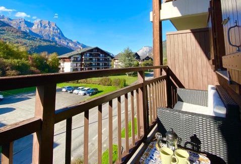 Sallanches Apartment | Le coin cosy des 4 têtes - balcon - vue montagnes - proche centre & gare