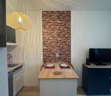 Saint - Michel Apartment | Le Coin Tranquille - metro - tram - parking - center