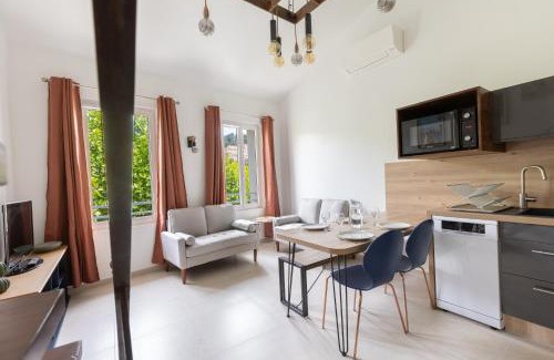 Apt Apartment | Le Duplex des Ocres - 2 bedrooms - Air conditioning - WiFi