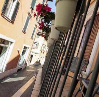 Peschiera del Garda City Centre House | Le Finestre sul Borgo Rooms