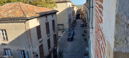 Cordes-sur-Ciel Apartment | Le Gîte d'Olympe