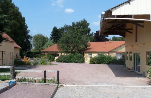 Avesnes-en-Val Cottage | Le gîte des rouges-Gorges, a unique place with its mini-farm and play area