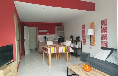 Saint-Loubes Cottage | Le Gite " Préfévrier" located between Bordeaux and St Emilion in a bourgeois house
