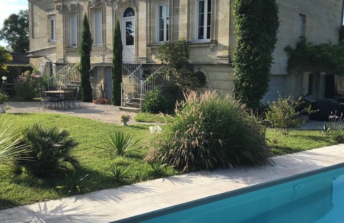 Saint-Loubes Cottage | Le Gite " Préfévrier" located between Bordeaux and St Emilion in a bourgeois house