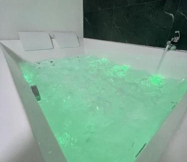 Bel Air - Le Golf - Cote Chaude Apartment | Le Golf Balnéo - Cosy & SPA - Appartement