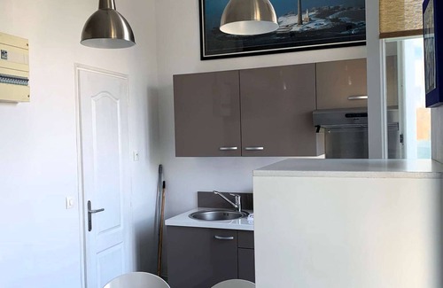 Arromanches-les-Bains Apartment | Le Joffre - Studio sur la Digue en Centre Ville