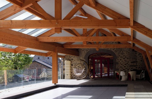 Oradour Apartment | Le manoir de la Chaumette Independent apartment with games room and swimming pool