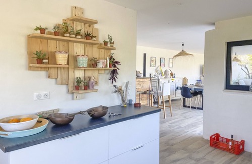 Chateaurenard Villa | Le Mas des Oliviers - with private pool and walking distance of Chateaurenard