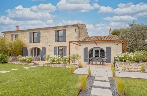 Chateaurenard Villa | Le Mas des Oliviers - with private pool and walking distance of Chateaurenard