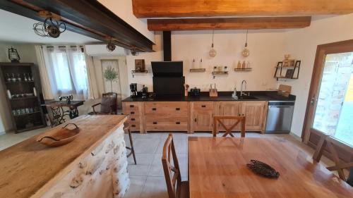 Bagard House | "Le Mazet de la Draille" - Gîtes et Mas en Cévennes - Meublé de Tourisme 5 Etoiles - jusqu'à 14 personnes - Piscine et Jacuzzi