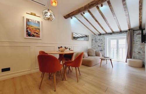 Antibes Old Town Apartment | Le Nid de Revennes - séjour cosy dans la vieille ville d'Antibes