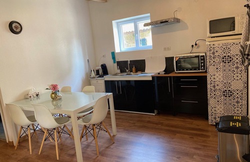 Riedisheim Apartment | Le Noyer: Cosy little chalet near Mulhouse