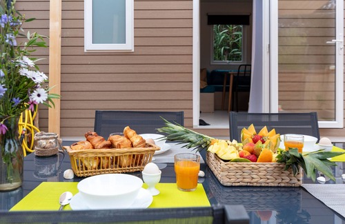 Giens House | Le Palmier, mobile home not overlooked