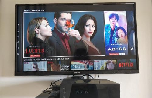 Antony Apartment | Le Parisien T1Antony-Berny by Beds4Wanderlust - 35m2 avec Balcon - Aéroport Orly 5miles - Train Station RER B ORLYVAL 1mile