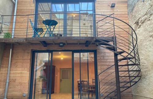 La Charite-sur-Loire Bed & Breakfast | Le patio de Xénia