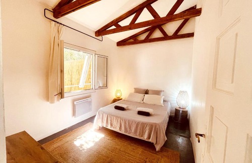 Costieres House | Le patio, jardin privatif, tennis