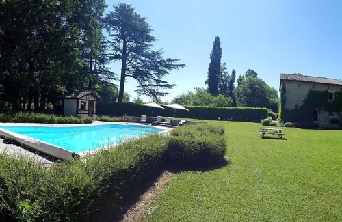 Montignac-de-Lauzun House | Le Pavillon - in the grounds of Château Lescaut
