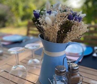 Bourg-de-Visa Bed & Breakfast | Le Petit Bleu Chambre d'hôtes