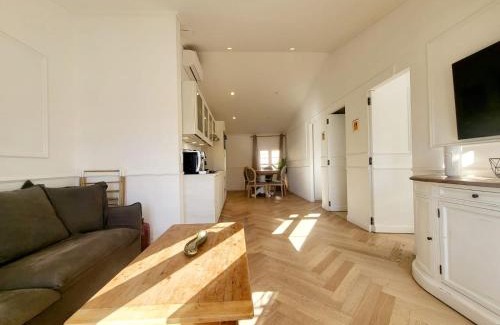 Antibes Old Town Apartment | Le Petit Four 2nd - T3 Climatisé