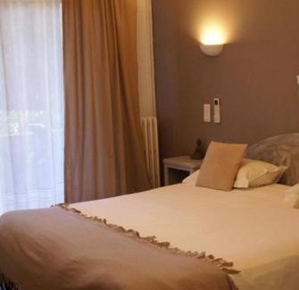 Les Angles Hotel | Le Petit Manoir Hotel Provence