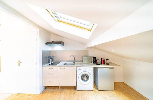 Republique - Tolstoi Apartment | Le petit Prévert-appartement 2 pers-Gratte Ciel