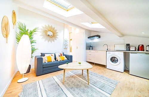 Republique - Tolstoi Apartment | Le petit Prévert-appartement 2 pers-Gratte Ciel