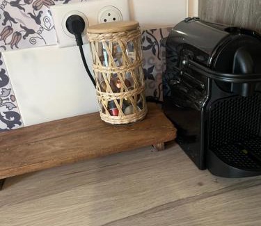 Bourg-en-Bresse Apartment | le petit prince , jolie maisonnette terrasse Netflix parking privé jeux de société