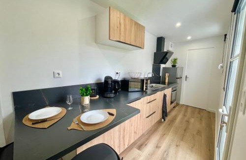 Saintes Apartment | Le petit Saintonge-cour privée et climatiseur