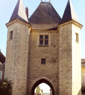 Villeneuve-sur-Yonne Apartment | Le Puits d'Amour