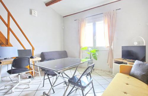 Martigues Apartment | Le Refuge Mistralien - free Parking - WiFi - Cuisine