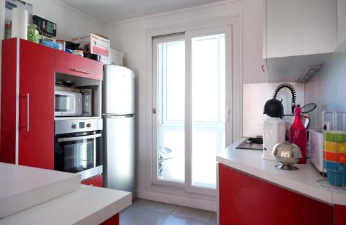 Saint-Martin-d'Heres Apartment | Le Remarquable à Saint Martin d'Hères - Situé au Calme - Proche de Grenoble et du Campus - 1 Lit King Size - Climatisation - Balcon - Parking gratuit - Vue montagne