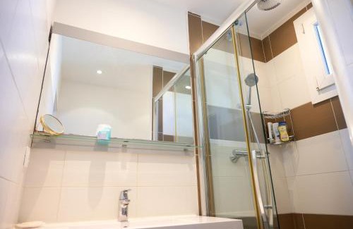 Saint-Martin-d'Heres Apartment | Le Remarquable à Saint Martin d'Hères - Situé au Calme - Proche de Grenoble et du Campus - 1 Lit King Size - Climatisation - Balcon - Parking gratuit - Vue montagne