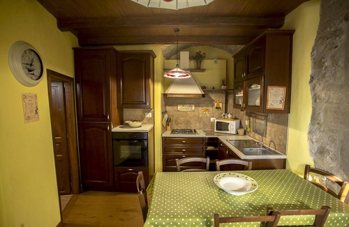 Precetto House | LE ROCCHE - Under the Castle, ZAFFIRO Apartment with SPA and Black River view