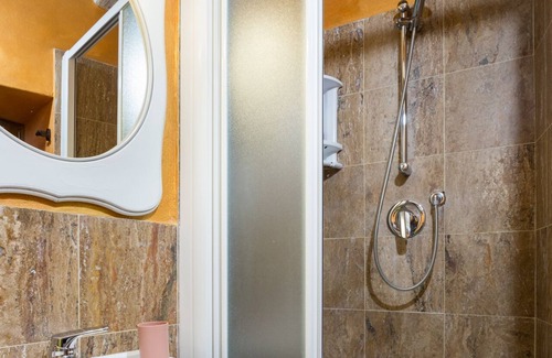 Precetto House | LE ROCCHE - Under the Castle, ZAFFIRO Apartment with SPA and Black River view