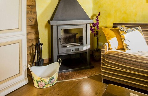 Precetto House | LE ROCCHE - Under the Castle, ZAFFIRO Apartment with SPA and Black River view