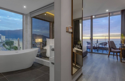 Son Tra Hotel | Le Sands Oceanfront Danang Hotel