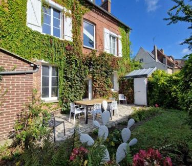 Neufchatel-en-Bray House | Le Secret - Cozy Normandy Home with garden